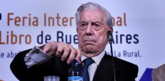 «Una vida en palabras»: Agenda y presencias en el homenaje a Vargas Llosa en Buenos Aires